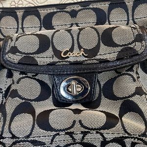 Vintage Coach crossbody in grey and black. Perfect for hands-free shopping!